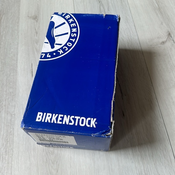 Birkenstock Boston Soft Footbed
Suede Leather beige size M10 NWT in box - Picture 10 of 15